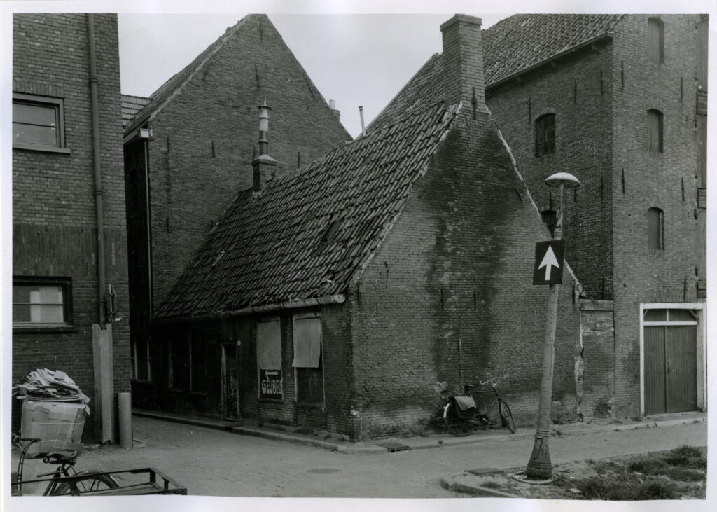Vrouw Fransens Gasthuis aan de Battengang in Groningen, tussen Rademarkt en Steentils